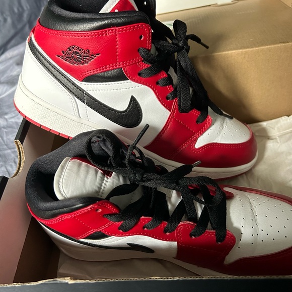 Jordan 1 mid Chicago - Picture 5 of 8